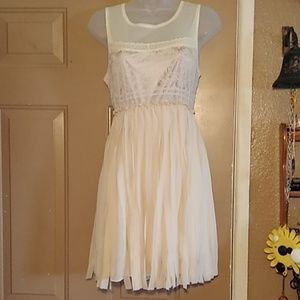 MISS CHIEVOUS IVORY & LACE SLEEVELESS DRESS-MEDIUM